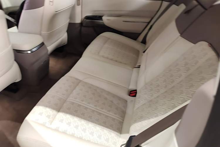 Used Zeekr 7X 2025 100 kWh Long-Range Rear-Wheel Drive with Intelligent Driving Features Left Rear Seat