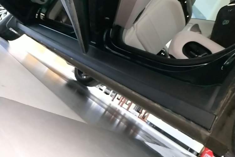 Used Zeekr 7X 2025 100kWh Long-Range All-Wheel Drive Intelligent Driving Version Left Side Sill
