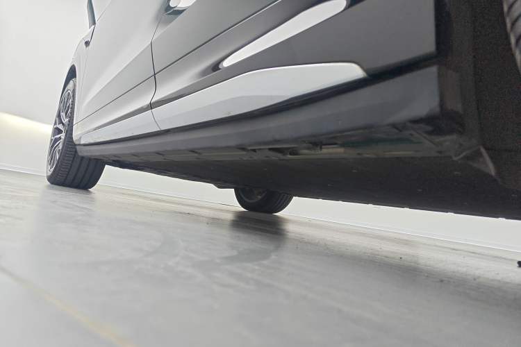 Used Zeekr 7X 2025 100 kWh Long-Range Rear-Wheel Drive with Intelligent Driving Features Left Side Sill