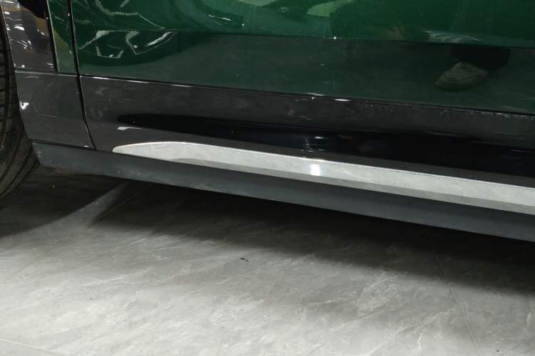Used Zeekr 7X 2025 100 kWh Long-Range Rear-Wheel Drive with Intelligent Driving Features Left Side Sill
