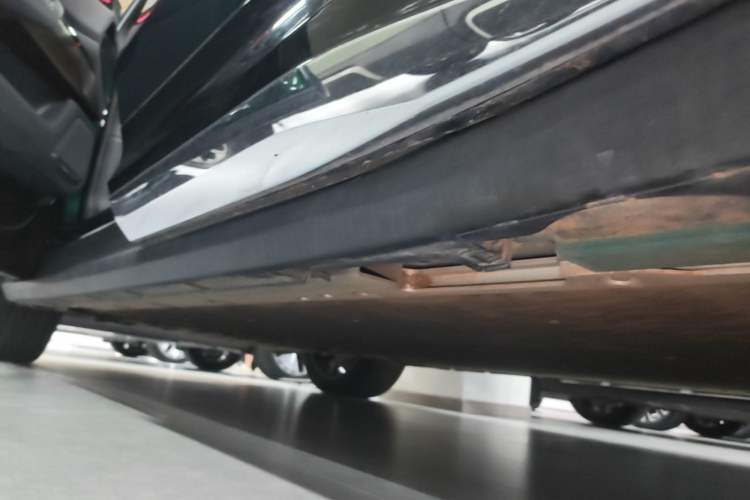 Used Zeekr 7X 2025 100 kWh Long-Range Rear-Wheel Drive with Intelligent Driving Features Left Side Sill