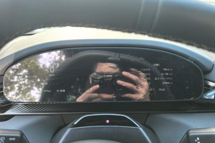 Used Zeekr 7X 2025 100kWh Long-Range All-Wheel Drive Intelligent Driving Version Odometer Close Up
