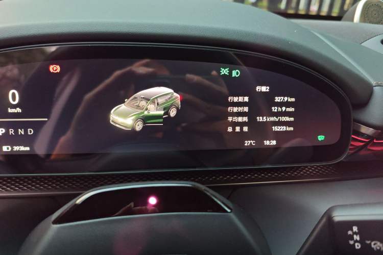Used Zeekr 7X 2025 100 kWh Long-Range Rear-Wheel Drive with Intelligent Driving Features Odometer Close Up