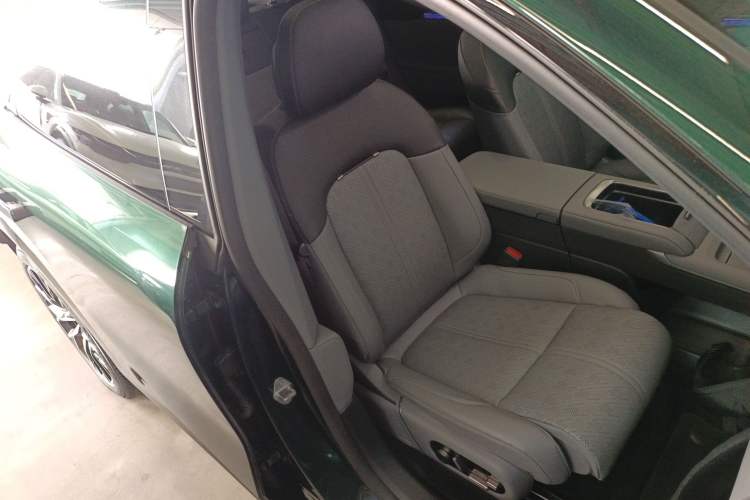 Used Zeekr 7X 2025 100 kWh Long-Range Rear-Wheel Drive with Intelligent Driving Features Right Front Seat