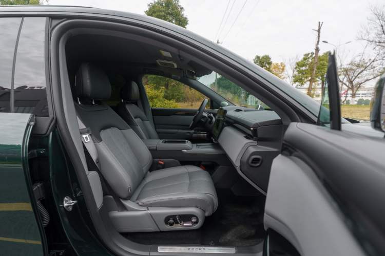 Used Zeekr 7X 2025 75 kWh Rear-Wheel Drive Intelligent Driving Version Right Front Seat