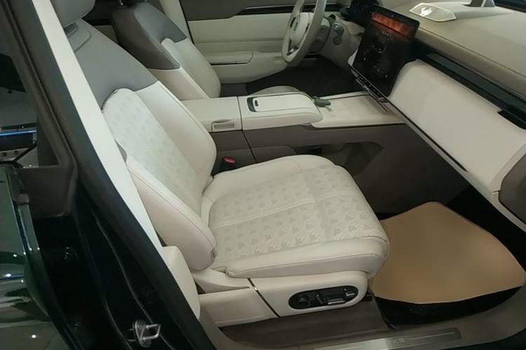 Used Zeekr 7X 2025 100kWh Long-Range All-Wheel Drive Intelligent Driving Version Right Front Seat