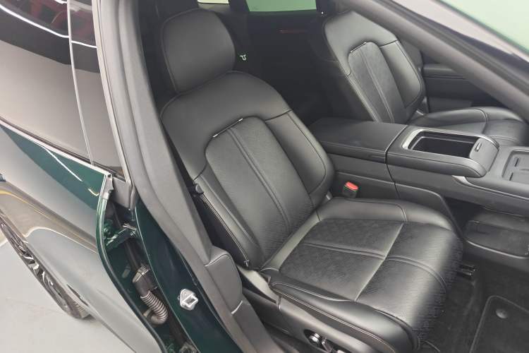 Used Zeekr 7X 2025 100 kWh Long-Range Rear-Wheel Drive with Intelligent Driving Features Right Front Seat