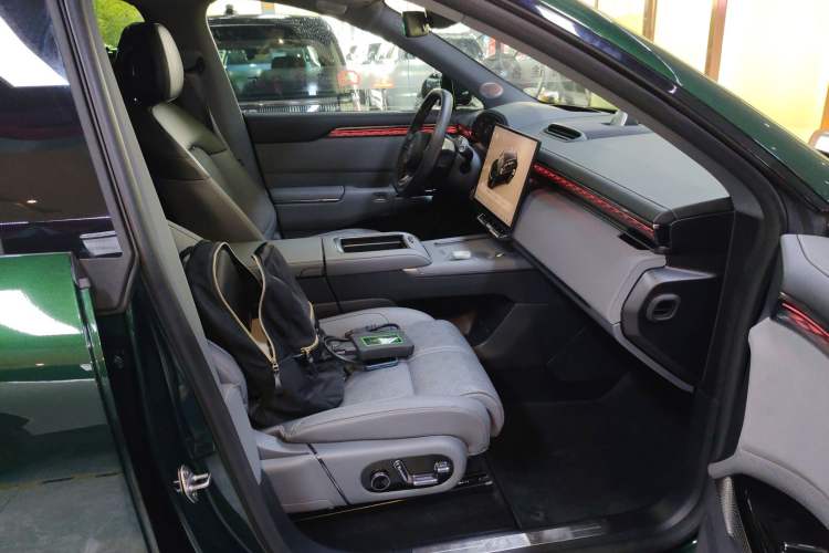 Used Zeekr 7X 2025 100kWh Long-Range All-Wheel Drive Intelligent Driving Version Right Front Seat