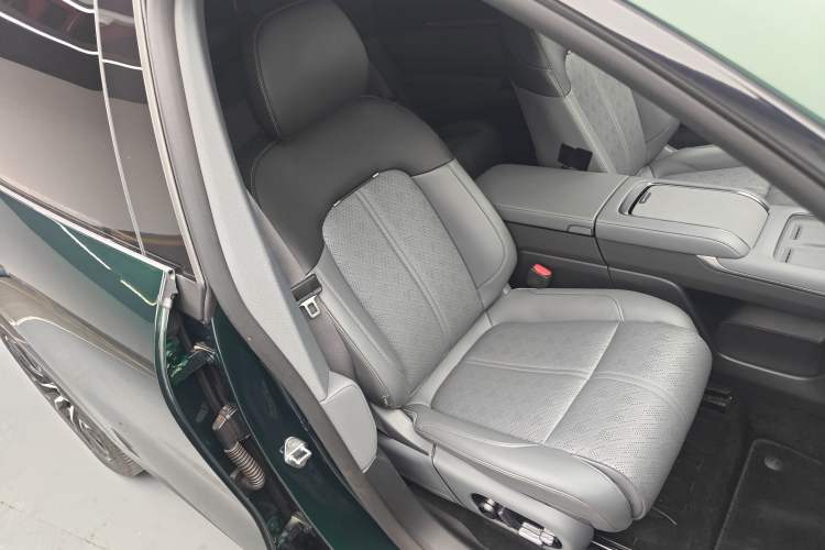 Used Zeekr 7X 2025 100 kWh Long-Range Rear-Wheel Drive with Intelligent Driving Features Right Front Seat