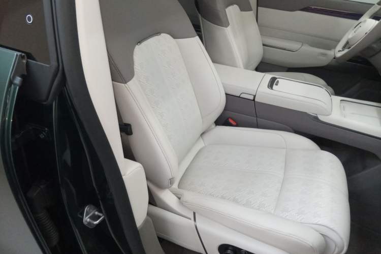 Used Zeekr 7X 2025 100kWh Long-Range All-Wheel Drive Intelligent Driving Version Right Front Seat