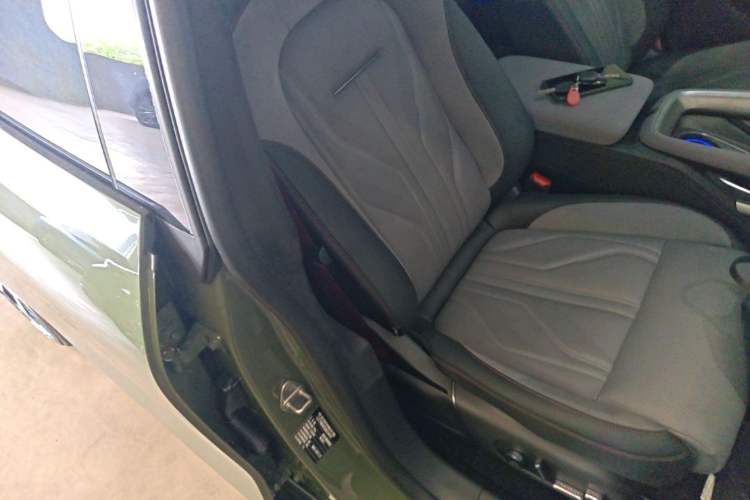 Used Zeekr 7X 2025 100 kWh Long-Range Rear-Wheel Drive with Intelligent Driving Features Right Front Seat