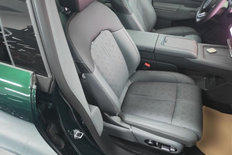 Used Zeekr 7X 2025 100 kWh Long-Range Rear-Wheel Drive with Intelligent Driving Features Right Front Seat