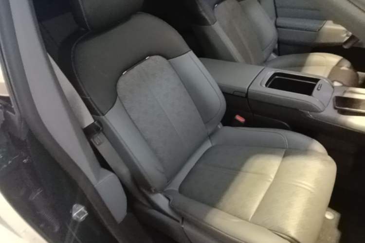 Used Zeekr 7X 2025 100kWh Long-Range All-Wheel Drive Intelligent Driving Version Right Front Seat