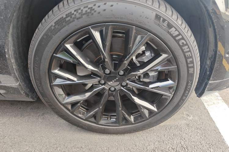Used Zeekr 7X 2025 100 kWh Long-Range Rear-Wheel Drive with Intelligent Driving Features Right Front Wheel Hub