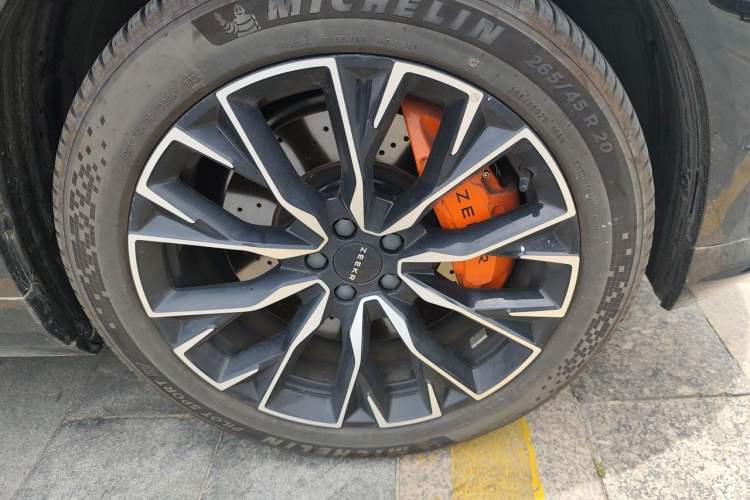 Used Zeekr 7X 2025 100kWh Long-Range All-Wheel Drive Intelligent Driving Version Right Front Wheel Hub