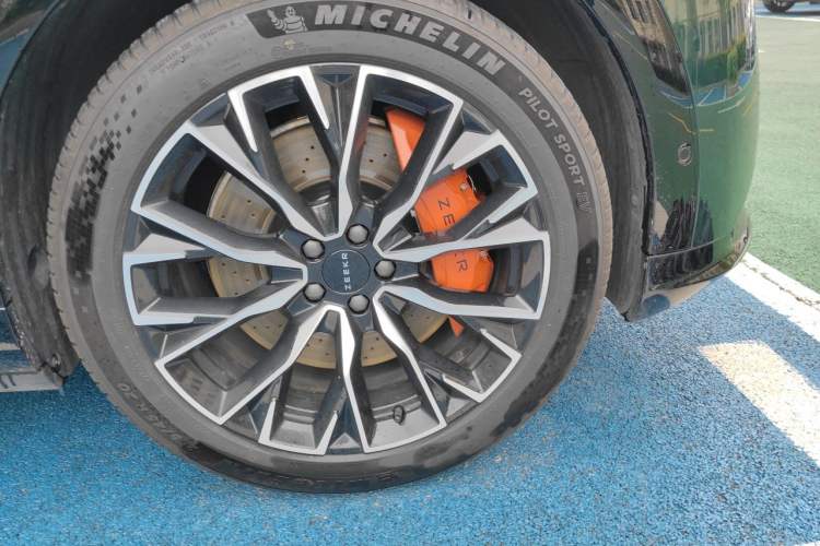Used Zeekr 7X 2025 75 kWh Rear-Wheel Drive Intelligent Driving Version Right Front Wheel Hub