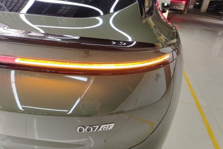 Used Zeekr 7X 2025 75 kWh Rear-Wheel Drive Intelligent Driving Version Right Rear Taillight