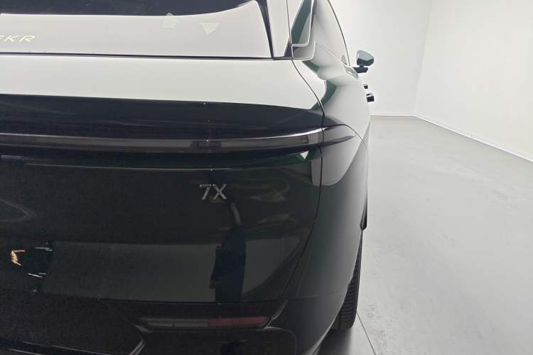 Used Zeekr 7X 2025 100 kWh Long-Range Rear-Wheel Drive with Intelligent Driving Features Right Rear Taillight