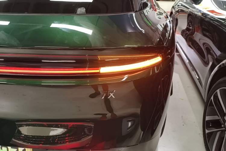 Used Zeekr 7X 2025 75 kWh Rear-Wheel Drive Intelligent Driving Version Right Rear Taillight
