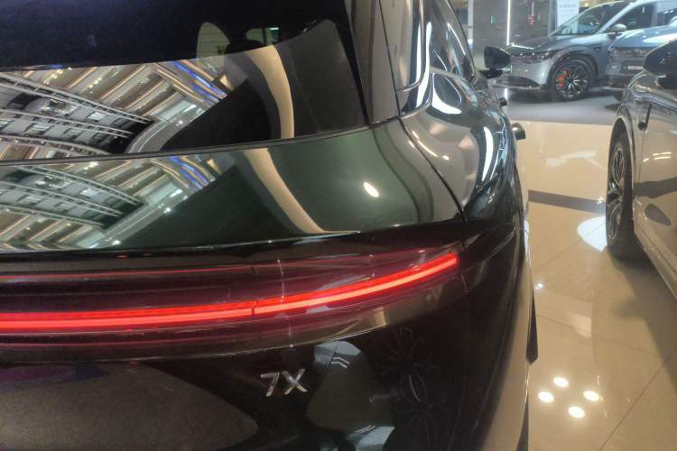 Used Zeekr 7X 2025 100kWh Long-Range All-Wheel Drive Intelligent Driving Version Right Rear Taillight