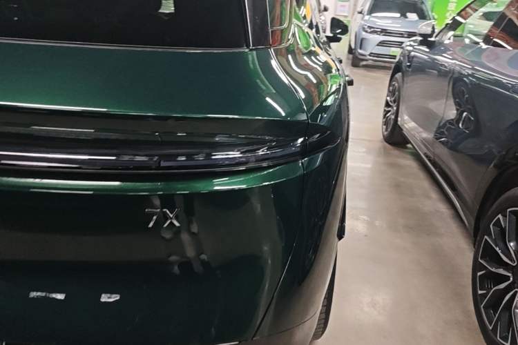 Used Zeekr 7X 2025 100kWh Long-Range All-Wheel Drive Intelligent Driving Version Right Rear Taillight