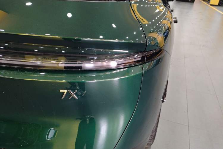 Used Zeekr 7X 2025 100 kWh Long-Range Rear-Wheel Drive with Intelligent Driving Features Right Rear Taillight