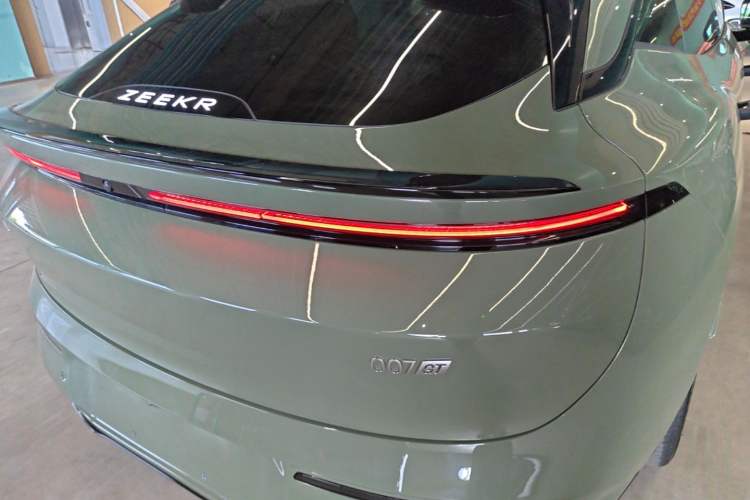 Used Zeekr 7X 2025 100 kWh Long-Range Rear-Wheel Drive with Intelligent Driving Features Right Rear Taillight
