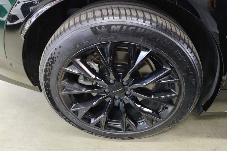 Used Zeekr 7X 2025 75 kWh Rear-Wheel Drive Intelligent Driving Version Right Rear Wheel Hub