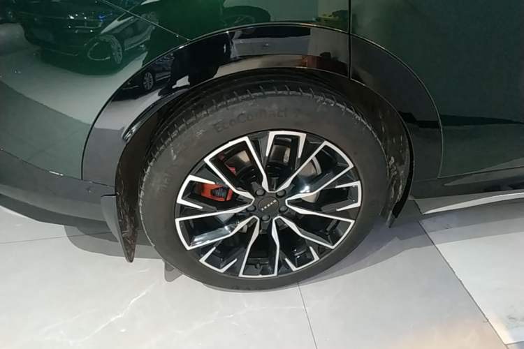 Used Zeekr 7X 2025 100kWh Long-Range All-Wheel Drive Intelligent Driving Version Right Rear Wheel Hub