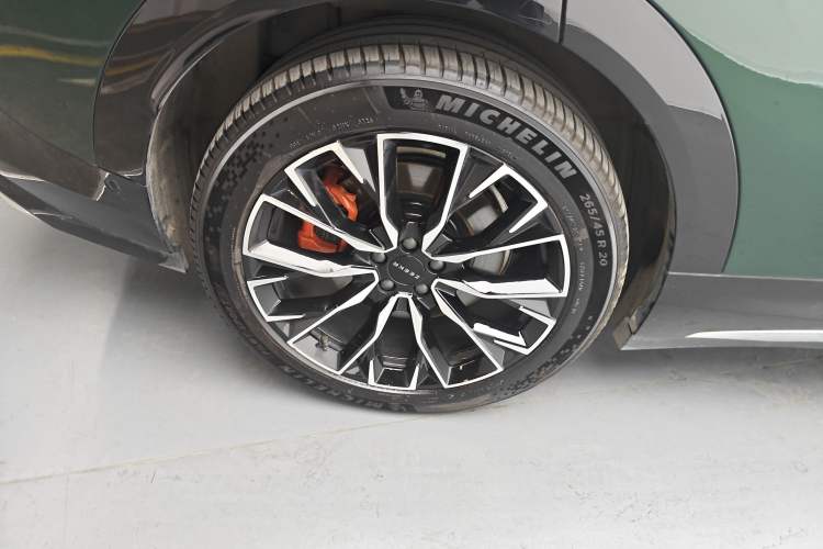 Used Zeekr 7X 2025 100 kWh Long-Range Rear-Wheel Drive with Intelligent Driving Features Right Rear Wheel Hub