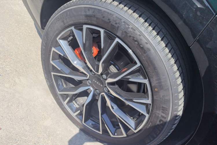 Used Zeekr 7X 2025 100 kWh Long-Range Rear-Wheel Drive with Intelligent Driving Features Right Rear Wheel Hub