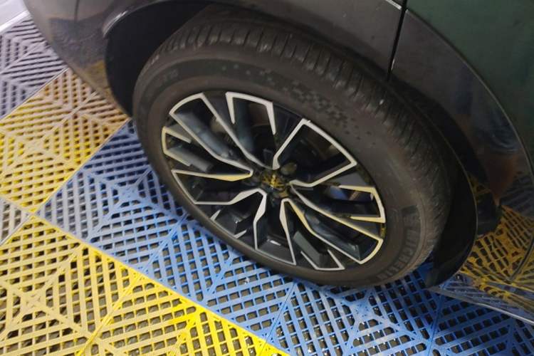 Used Zeekr 7X 2025 75 kWh Rear-Wheel Drive Intelligent Driving Version Right Rear Wheel Hub