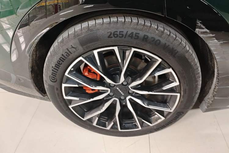 Used Zeekr 7X 2025 100kWh Long-Range All-Wheel Drive Intelligent Driving Version Right Rear Wheel Hub