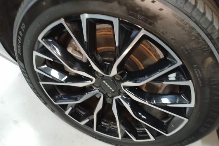 Used Zeekr 7X 2025 75 kWh Rear-Wheel Drive Intelligent Driving Version Right Rear Wheel Hub