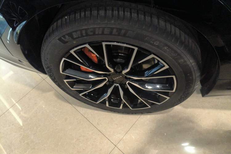 Used Zeekr 7X 2025 100kWh Long-Range All-Wheel Drive Intelligent Driving Version Right Rear Wheel Hub