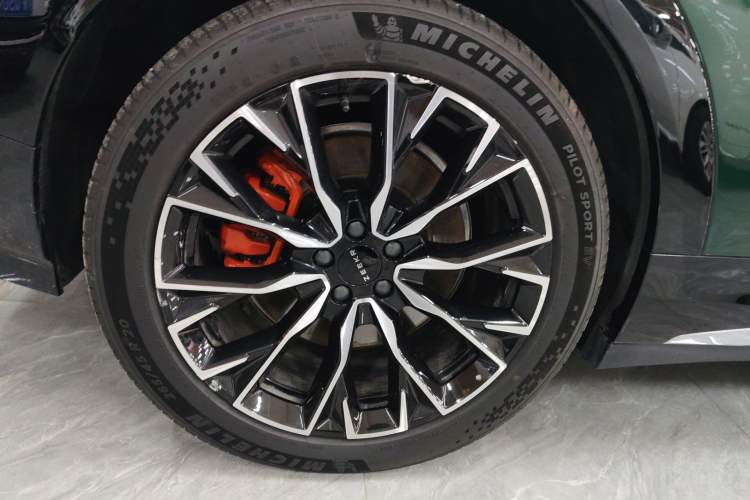Used Zeekr 7X 2025 100 kWh Long-Range Rear-Wheel Drive with Intelligent Driving Features Right Rear Wheel Hub
