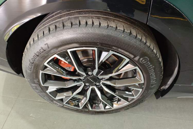 Used Zeekr 7X 2025 100 kWh Long-Range Rear-Wheel Drive with Intelligent Driving Features Right Rear Wheel Hub