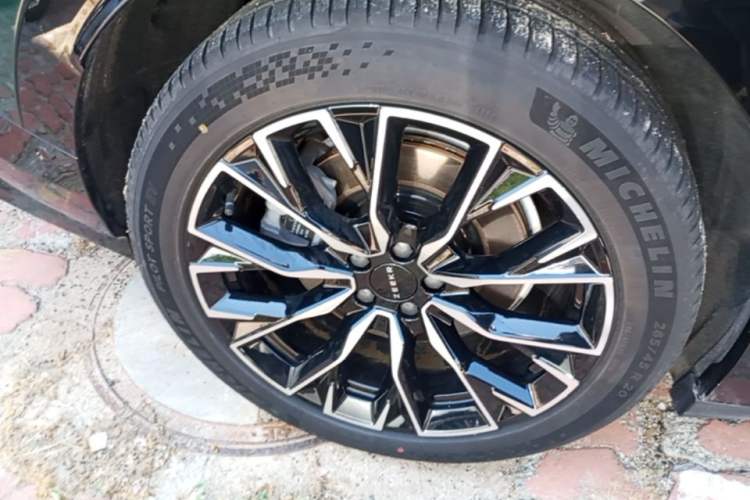 Used Zeekr 7X 2025 75 kWh Rear-Wheel Drive Intelligent Driving Version Right Rear Wheel Hub
