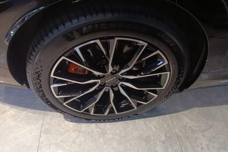 Used Zeekr 7X 2025 100kWh Long-Range All-Wheel Drive Intelligent Driving Version Right Rear Wheel Hub