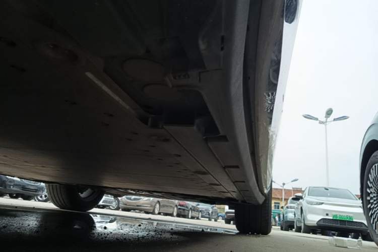 Used Zeekr 7X 2025 75 kWh Rear-Wheel Drive Intelligent Driving Version Right Side Sill