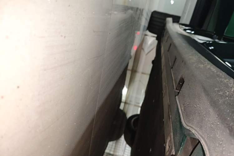 Used Zeekr 7X 2025 100kWh Long-Range All-Wheel Drive Intelligent Driving Version Right Side Sill