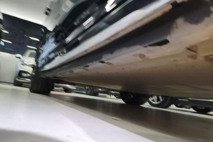 Used Zeekr 7X 2025 75 kWh Rear-Wheel Drive Intelligent Driving Version Right Side Sill