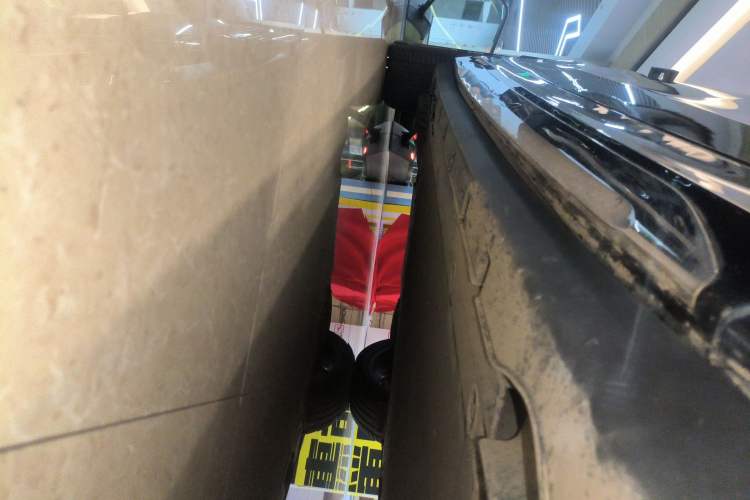 Used Zeekr 7X 2025 100kWh Long-Range All-Wheel Drive Intelligent Driving Version Right Side Sill