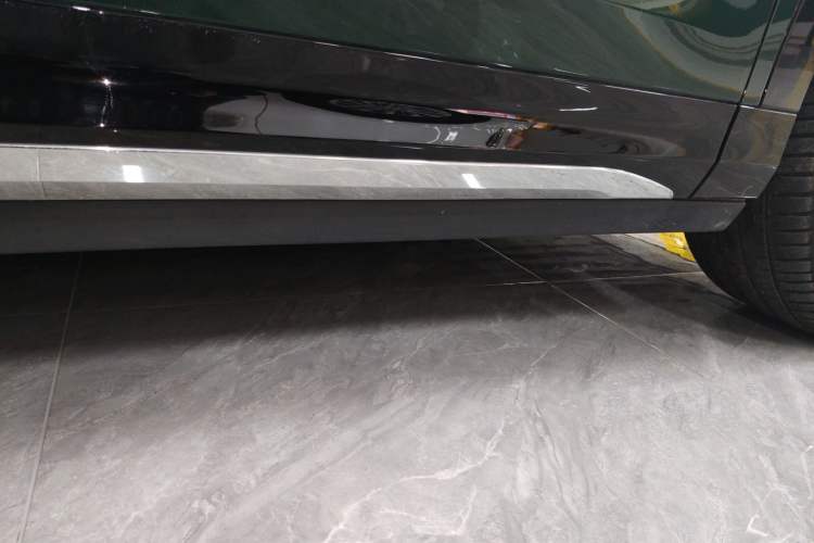 Used Zeekr 7X 2025 100 kWh Long-Range Rear-Wheel Drive with Intelligent Driving Features Right Side Sill