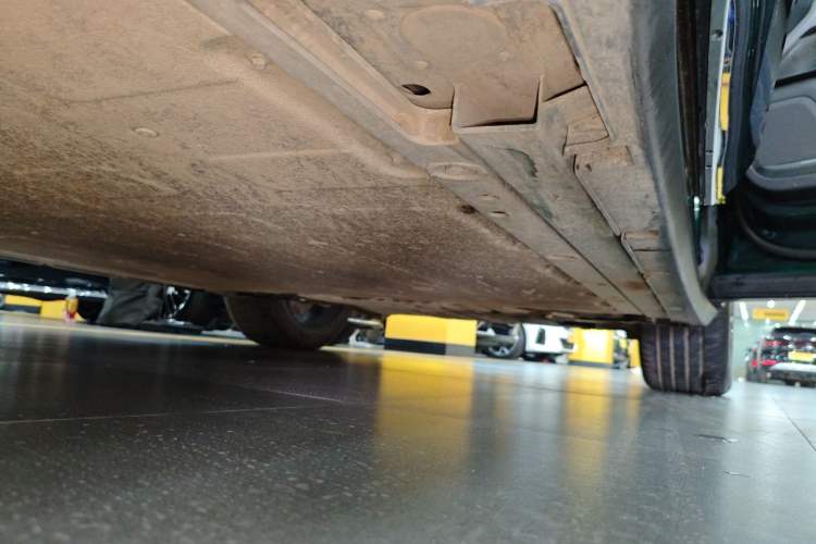 Used Zeekr 7X 2025 100 kWh Long-Range Rear-Wheel Drive with Intelligent Driving Features Right Side Sill