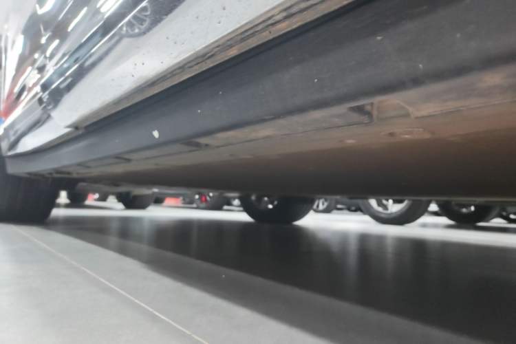 Used Zeekr 7X 2025 100 kWh Long-Range Rear-Wheel Drive with Intelligent Driving Features Right Side Sill