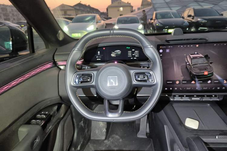 Used Zeekr 7X 2025 100 kWh Long-Range Rear-Wheel Drive with Intelligent Driving Features Steering Wheel