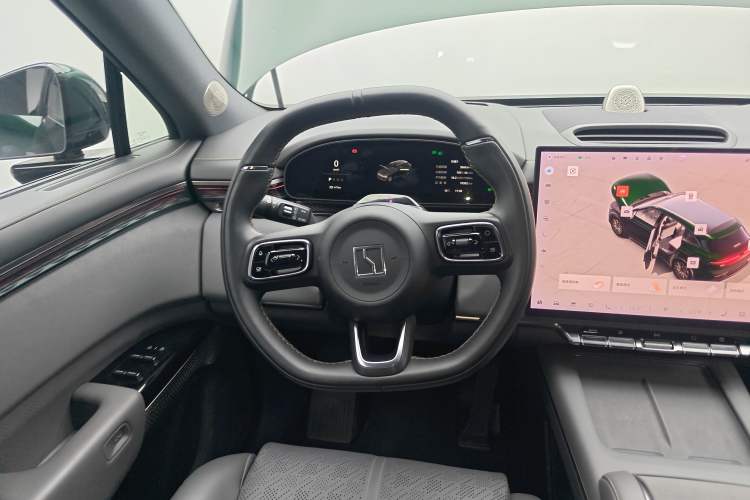 Used Zeekr 7X 2025 100 kWh Long-Range Rear-Wheel Drive with Intelligent Driving Features Steering Wheel