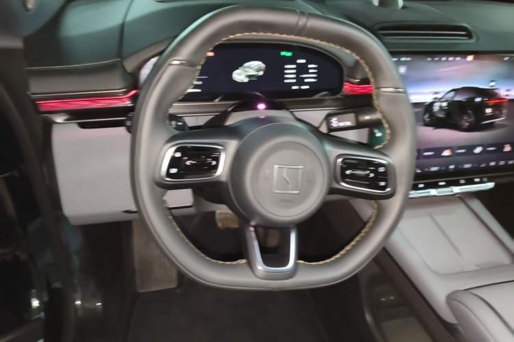 Used Zeekr 7X 2025 100 kWh Long-Range Rear-Wheel Drive with Intelligent Driving Features Steering Wheel