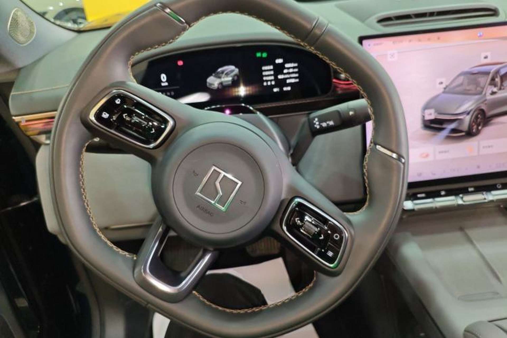 Used Zeekr 7X 2025 100 kWh Long-Range Rear-Wheel Drive with Intelligent Driving Features Steering Wheel